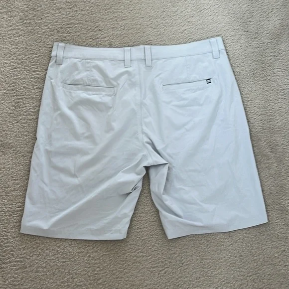 Travis Mathew Men’s shorts - Picture 3 of 6